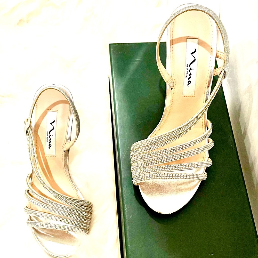 Nina elegant shoe -Illuminated by crystals  going from gold to white